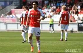 赛前门兴格拉德巴赫备战社区盾；防线松动细节曝光；赛场秩序良好；年轻球员得到机会